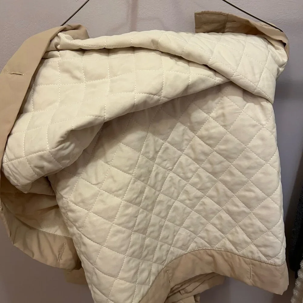 Reversible (Tan/Cream) Shower Curtain with Coordinating Bath Rug (Tan) EUC